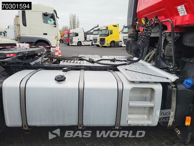 Standard tractor Iveco S-Way 570 4X2 Retarder LED Navi