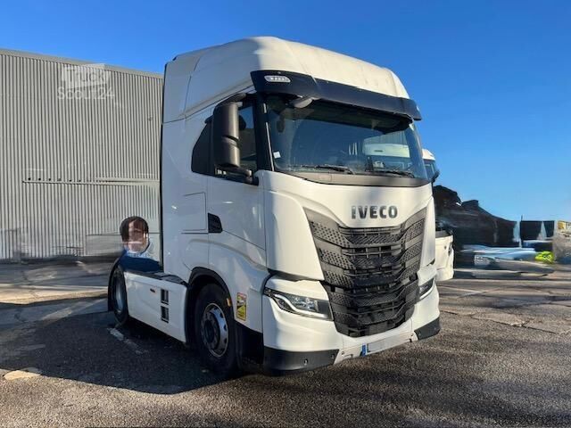 Standard tractor unit Iveco S WAY 460