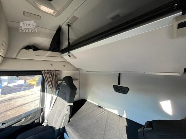 Standard tractor unit Iveco S WAY 460