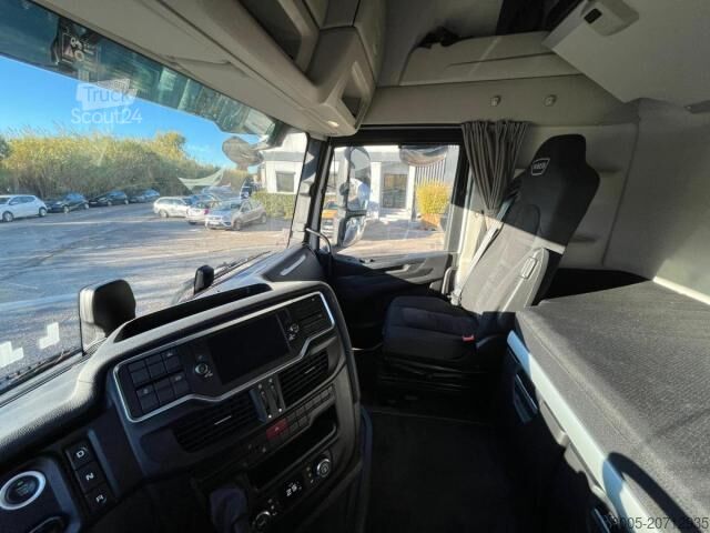 Standard tractor unit Iveco S WAY 460