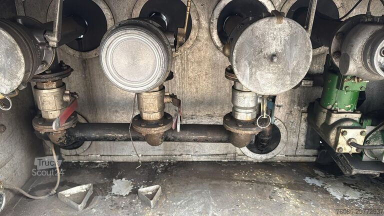 Autocisterna Mercedes-Benz Atego 2528 (18000 L / 3 COMPARTIMENTS / MANUAL ...