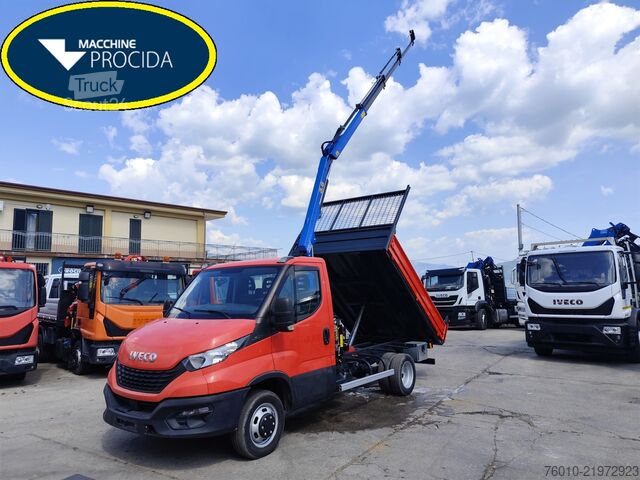 Kravas automašīna ar furgonu un celtni Iveco Daily 35-120