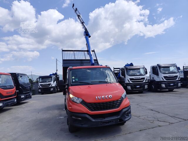 Kravas automašīna ar furgonu un celtni Iveco Daily 35-120