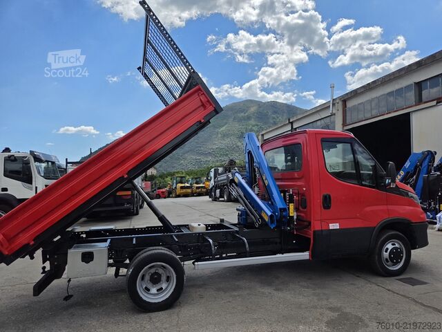 Furgón con grúa montada sobre camión Iveco Daily 35-120