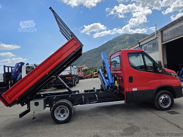 Furgón con grúa montada sobre camión Iveco Daily 35-120