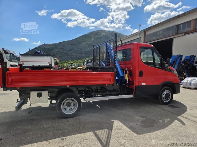 Furgón con grúa montada sobre camión Iveco Daily 35-120