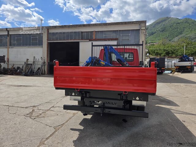 Furgón con grúa montada sobre camión Iveco Daily 35-120