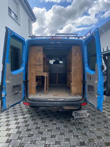 Slēgtais furgons Mercedes Benz Sprinter 316