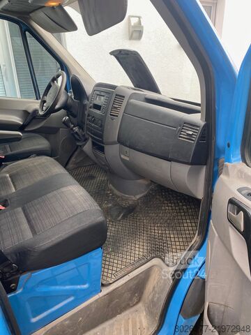 Slēgtais furgons Mercedes Benz Sprinter 316