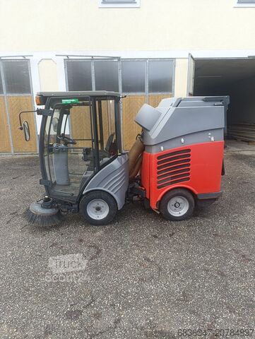 Ielu tīrīšanas mašīna Hako CityMaster 300