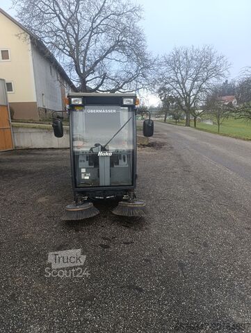 Ielu tīrīšanas mašīna Hako CityMaster 300