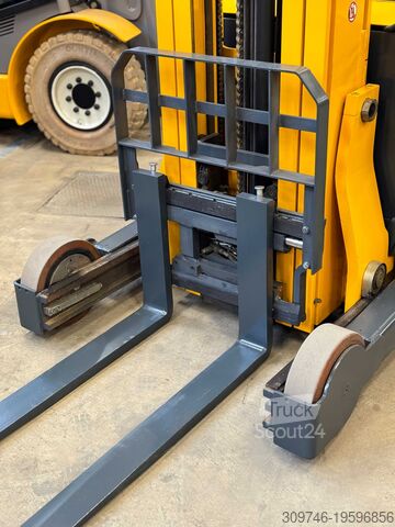 Φορτηγό προσέγγισης Jungheinrich ETV 320 - Service Neu - Batterie 80% - 11.51M Hub -2t