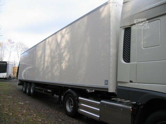 Semirreboque baú Trockenfracht Kofferauflieger Rolltor