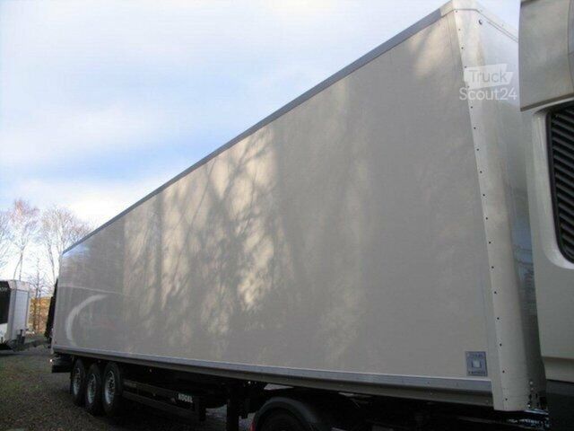 Semirreboque baú Trockenfracht Kofferauflieger Rolltor