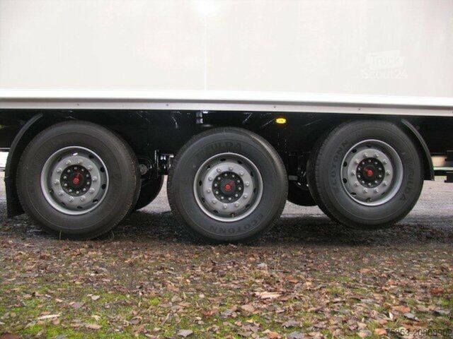 Semirreboque baú Trockenfracht Kofferauflieger Rolltor