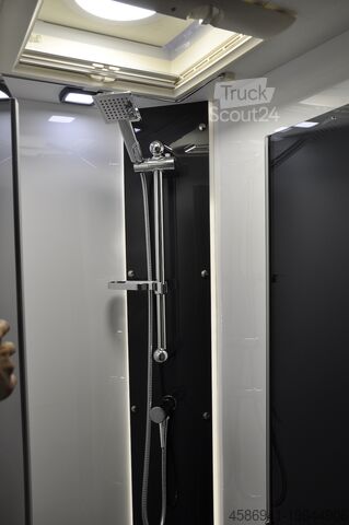 Félintegrált lakóautó Chausson 777