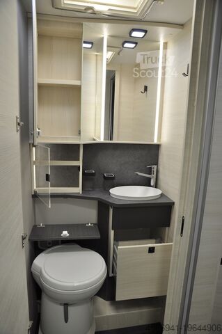 Félintegrált lakóautó Chausson 777