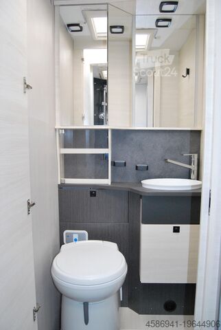 Félintegrált lakóautó Chausson 777