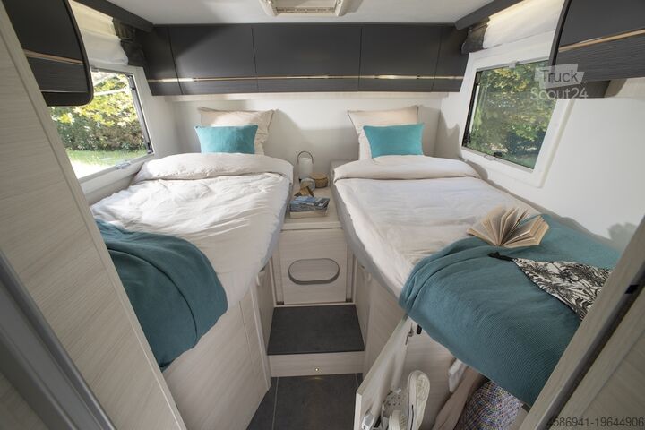 Félintegrált lakóautó Chausson 777