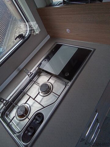 Semi-integrated Weinsberg CaraSuite 650MF