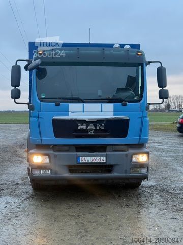 Camião plataforma com lona MAN TGM 18.340