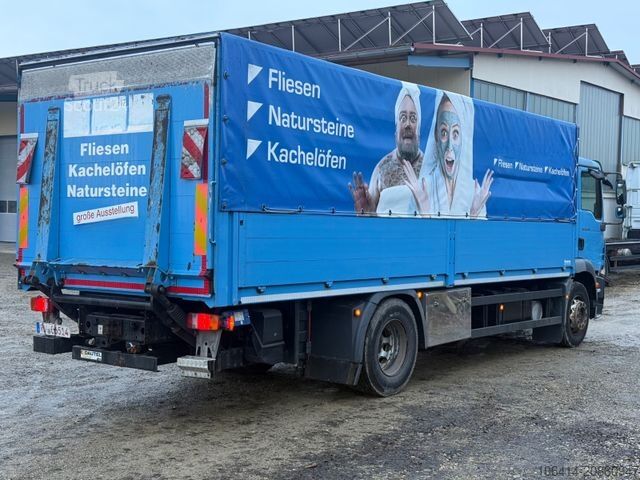 Camião plataforma com lona MAN TGM 18.340