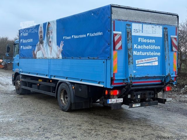 Camião plataforma com lona MAN TGM 18.340