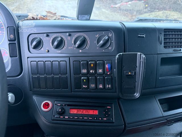 Camião plataforma com lona MAN TGM 18.340