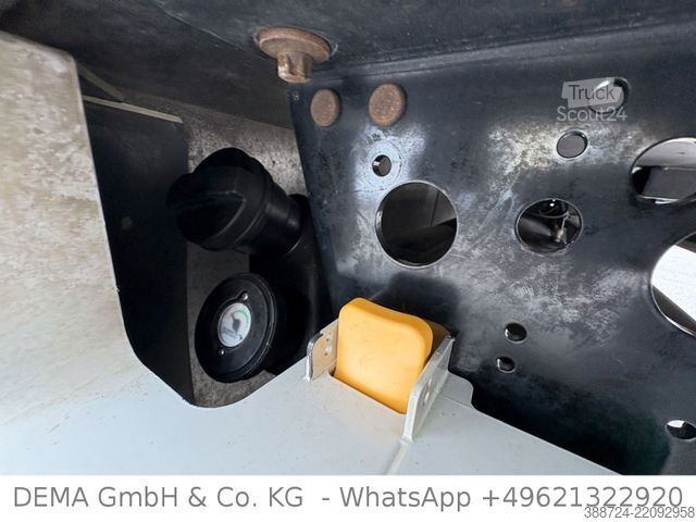 Hűtő félpótkocsi SCHMITZ CARGOBULL SCBS3B*5 Rohrbahnen*Fleischhang*Schmitz-Achsen*