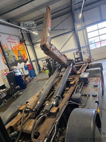 Kanca kasalı yük kamyonu (roll-off) MERCEDES-BENZ Arocs Aufbau Haken Hook Hiab XR26 / Meiller