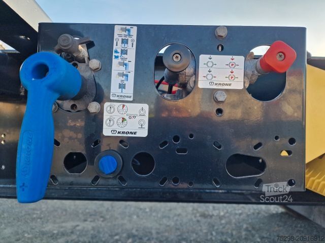 Ημιρυμουλκούμενο εναλλάξιμου αμαξώματος KRONE SD / Liftachse / 11.035-12.640