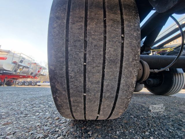 Ημιρυμουλκούμενο εναλλάξιμου αμαξώματος KRONE SD / Liftachse / 11.035-12.640