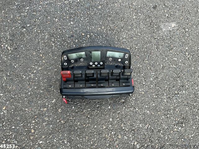 معيار SZM Mercedes-Benz Arocs 3253 8x4 Hiab 105 Tonmeter laadkraan