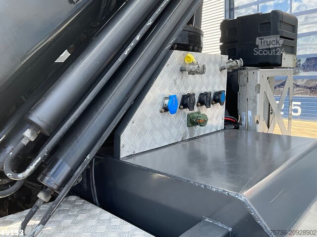 معيار SZM Mercedes-Benz Arocs 3253 8x4 Hiab 105 Tonmeter laadkraan