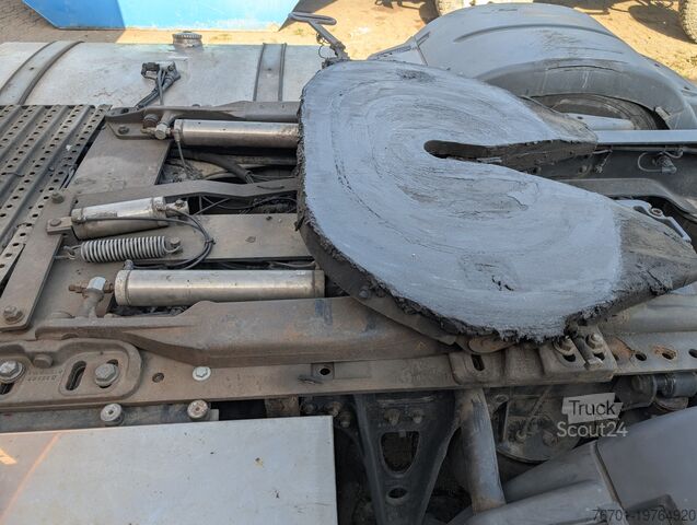Volumen SZM MAN TGX 18.480 Lowliner Hubsattelplatte