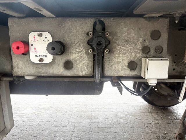 Posuvné plachty BP TRAILER Curtainsider / City-Plane Stapler