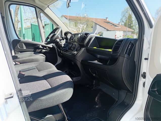 Hidrolik asansörlü panelvan Iveco Daily 35