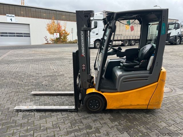 Челен мотокар JUNGHEINRICH EFG 215 / Triplex 4.25m / 1.851h / Batterie 2023