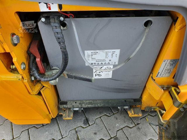 Челен мотокар JUNGHEINRICH EFG 215 / Triplex: 4.25m! / nur 3.439h! / 2022