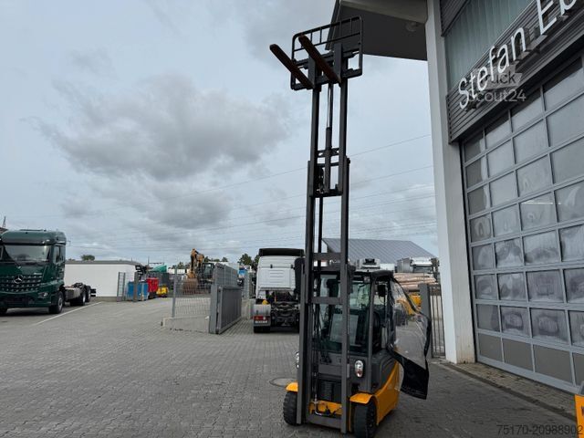 Челен мотокар JUNGHEINRICH EFG 215 / Triplex: 4.25m! / SS / nur 3.298h!