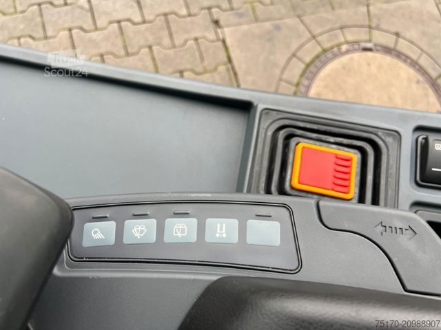 Челен мотокар JUNGHEINRICH EFG 215 / Triplex: 4.25m! / SS / 1.285h / 2021