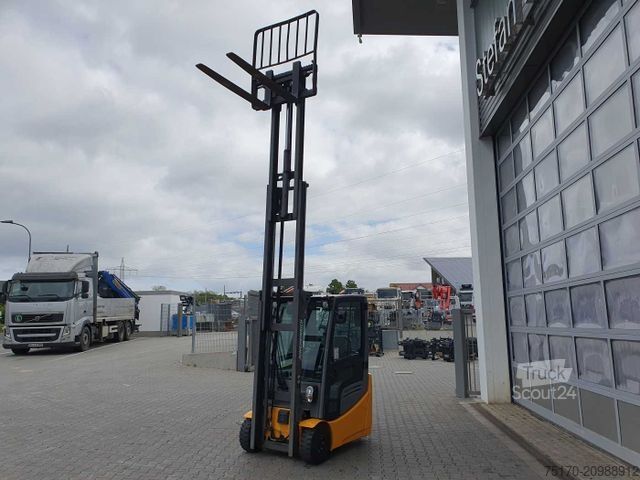 Челен мотокар JUNGHEINRICH EFG 215 / Triplex: 4.25m! / SS /  4.297h!