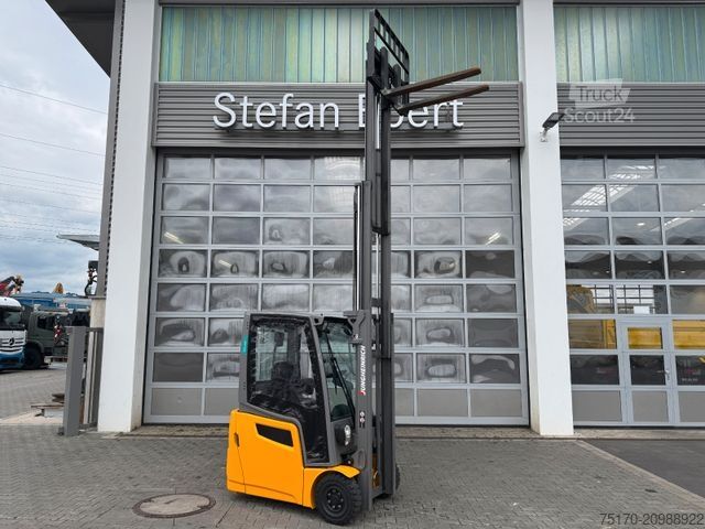 Челен мотокар JUNGHEINRICH EFG 215 / Triplex: 4.25m! / SS / 4.168h / 2024