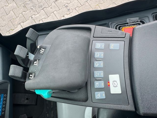 Челен мотокар JUNGHEINRICH EFG 215 / Triplex: 4.25m! / SS / 4.168h / 2024