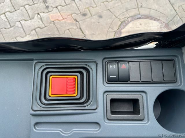 Челен мотокар JUNGHEINRICH EFG 215 / Triplex: 4.25m! / SS / 4.168h / 2024