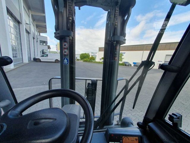 Челен мотокар JUNGHEINRICH EFG 215 / Triplex: 4.25m! / SS /  2.472h! / 2020