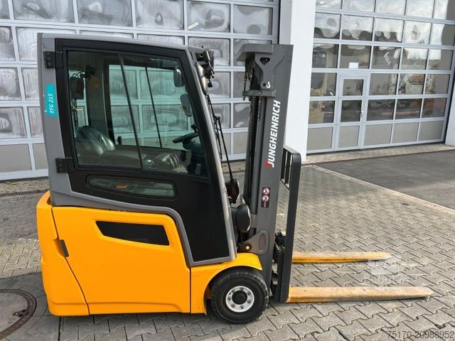 Челен мотокар JUNGHEINRICH EFG 215 / Triplex: 4.25m! / SS /  4.029h