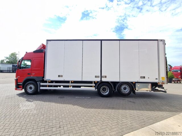 Valiză Volvo FM 370 Globetrotter 6x2*4 - Box with sidedoors ...
