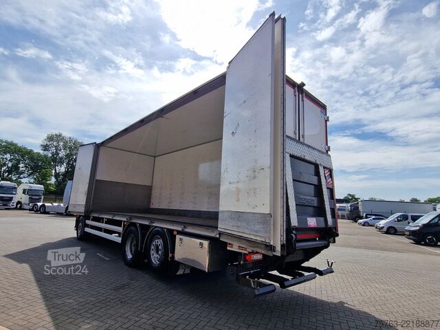 Valiză Volvo FM 370 Globetrotter 6x2*4 - Box with sidedoors ...