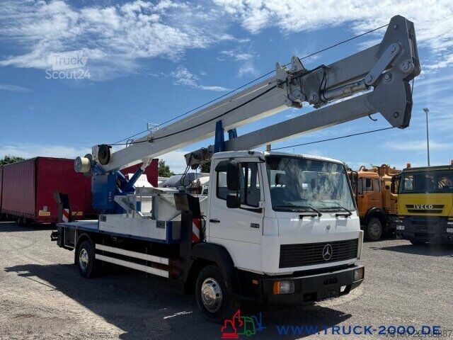 Vrachtwagen met kraanopbouw Mercedes-Benz 814 Böcker Montage- Dachdecker+Arbeitskorb 25 M.